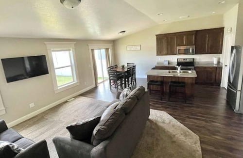 Chubbuck House | Peaceful Brookstone Family Retreat – Quiet Comfort in a Safe Neighborhood