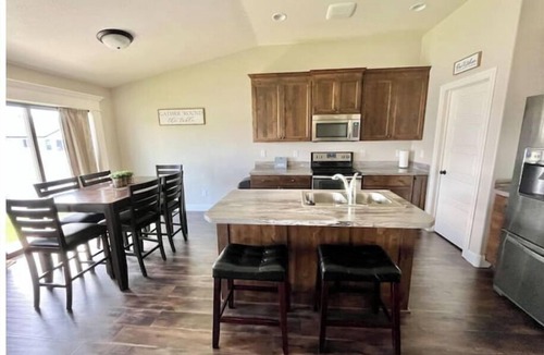 Chubbuck House | Peaceful Brookstone Family Retreat – Quiet Comfort in a Safe Neighborhood