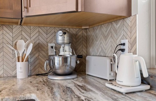 Worley House | Peaceful CdA Lakeview with kayaks, paddleboard, golf cart, salt hot tub, sleep 6