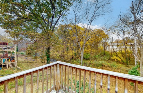 Madison House | Peaceful & charming dog-friendly getaway with deck & nature views - near golf