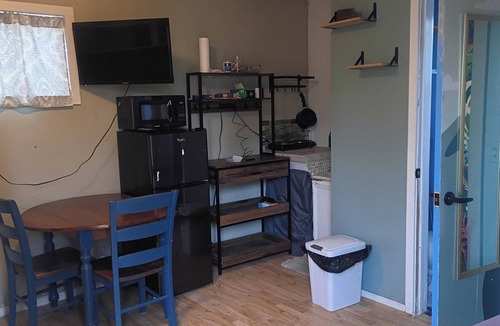 Libby Apartment | Peaceful, cozy studio right downtown