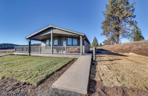 Harvard House | Peaceful Deary Vacation Rental w/Deck & Views!