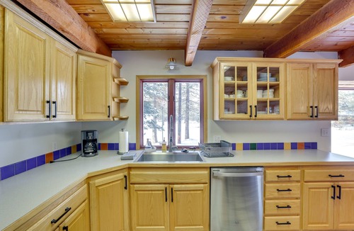 Tamarack Resort Cabin | Peaceful Donnelly Retreat < 1 Mi to Lake Cascade!