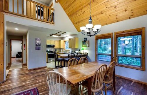 Glacier House | Peaceful Forest Retreat | Hot Tub, Pet Friendly & Sleeps 8