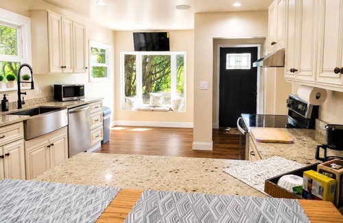 Eastside House | Peaceful Forest Retreat – Sleeps 8 Near JBLM, Tacoma & Seattle
