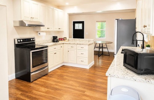 Eastside House | Peaceful Forest Retreat – Sleeps 8 Near JBLM, Tacoma & Seattle