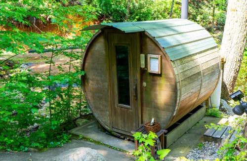 Newport Apartment | Peaceful Forest Tiny Home