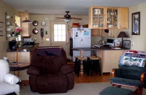 Hale Cottage | Peaceful Lakefront Cottage with kayaks, canoe, paddleboat and fishing rowboat
