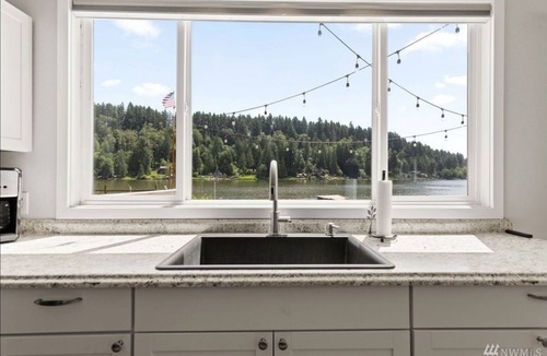 Eatonville House | Peaceful Lakehouse on Ohop