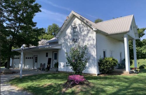 Flat Rock House | Peaceful Meadows