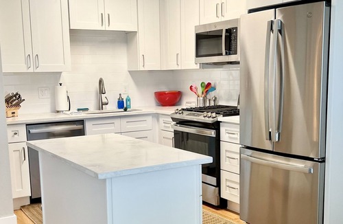 Mount Scott-Arleta House | Peaceful, Newly Renovated Home Away From Home