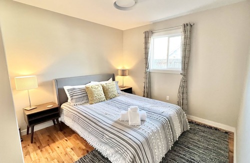 Mount Scott-Arleta House | Peaceful, Newly Renovated Home Away From Home