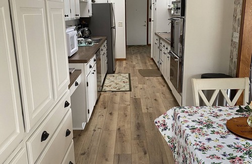 Hart House | Peaceful, private setting on a beautiful lake. Just added central A/C and Wi-Fi