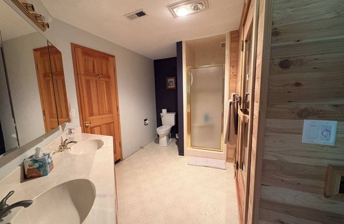 Western Apartment | Peaceful Private Suite in Eugene's SW Hills