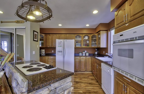 Longbranch House | Peaceful & Relaxing Waterfront Retreat on a Deepwater Cove with Wildlife Viewing