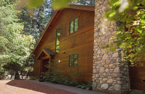 Lummi Island House | Peaceful Seaside-Woodland Escape
