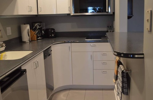 North Beach/Blue Ridge Apartment | Peaceful Seattle Luxury Estate Romantic Seaview Guesthouse