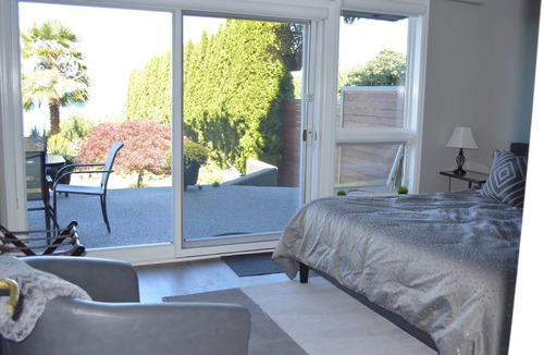 North Beach/Blue Ridge Apartment | Peaceful Seattle Luxury Estate Romantic Seaview Guesthouse