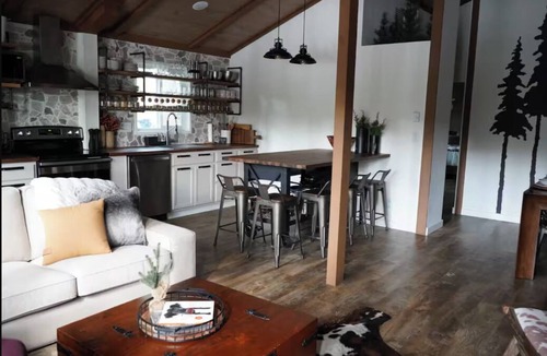 Grapeview Cabin | Peaceful & spacious 9-br cabin property on lovely Mason Lake perfect for groups