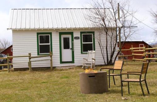 Clyde Park House | Peaceful Stay with Outdoor Games!