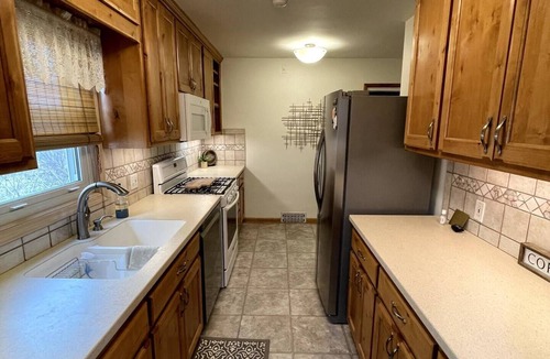 Omaha House | Peaceful & Stylish 2 bedroom Beauty-Entire Home