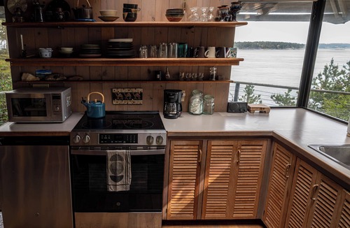 Lopez Island Cabin | Peaceful waterfront cabin on Lopez Island