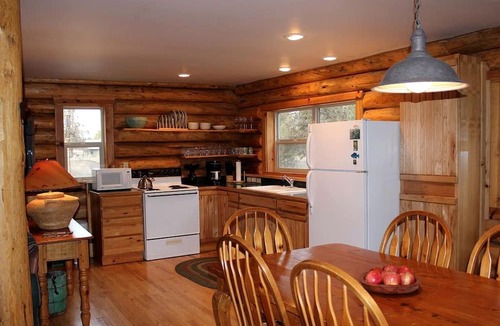 Chiloquin Cabin | Peaceful Waterfront Log Cabin near Crater Lake National Forest, Oregon