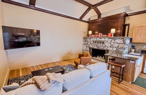 Medford Hotel | Peach Street Inn | Suite 2