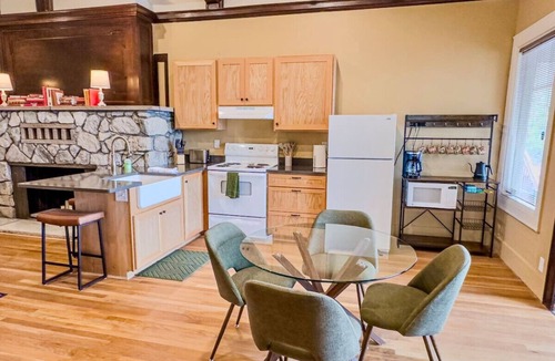 Medford Hotel | Peach Street Inn | Suite 2