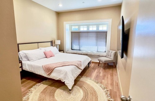 Medford Hotel | Peach Street Inn | Suite 3 | King Bed