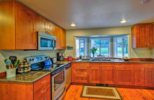 Gig Harbor House | Peacock Hill Retreat on 1 Acre, 1 Mi to Harbor