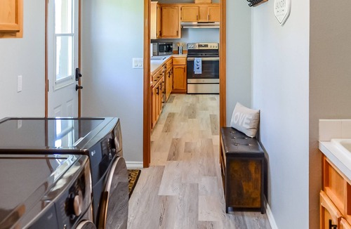 Corvallis House | Peak View - Outdoor Dining w/Fire Table - Close to Downtown & OSU