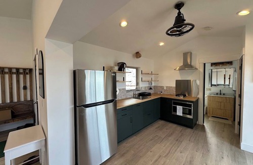 Harrison Cottage | Peek-A-Lake GuestHouse. Lakeview on 30 Acres