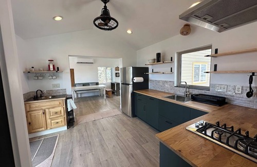 Harrison Cottage | Peek-A-Lake GuestHouse. Lakeview on 30 Acres