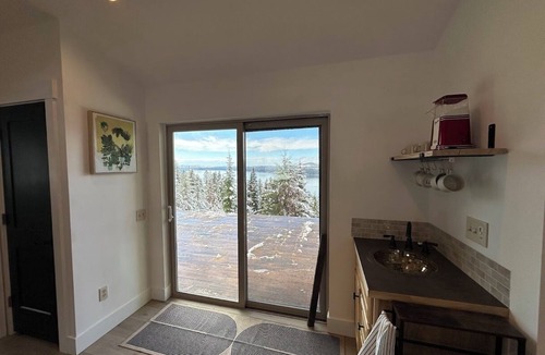 Harrison Cottage | Peek-A-Lake GuestHouse. Lakeview on 30 Acres