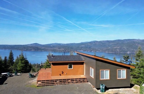 Harrison Cottage | Peek-A-Lake GuestHouse. Lakeview on 30 Acres