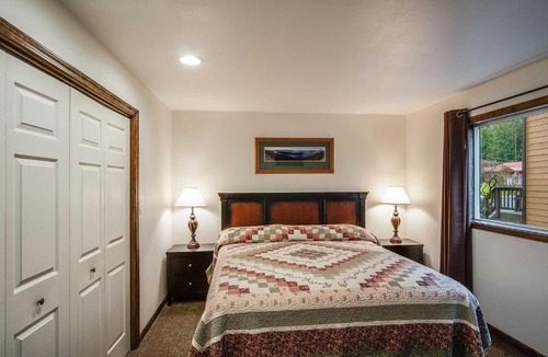 Hope Apartment | Pend Oreille Shores Resort C12 condo