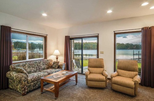 Hope Apartment | Pend Oreille Shores Resort I53 condo