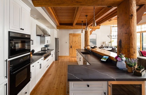 Saddle Ridge Cabin | Penthouse 1 (3-Bedroom) with Mountain view by Moonlight Basin Lodging