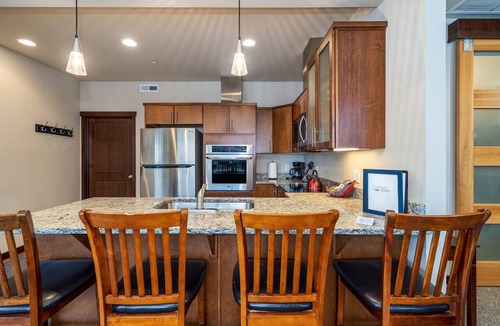 Manson Condo | Penthouse-Stunning Views-Pool, Hot Tub