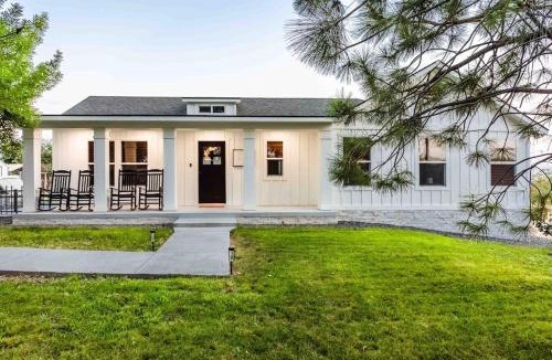 Huston House | Pera Blanca in the heart of wine country Caldwell