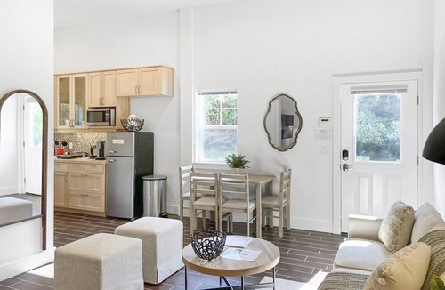 Langley Apartment | Perch - Baker's Acres: Tranquil Studio on View Property