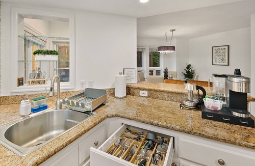 Magnolia House | Perch - Magnolia Manor: Cozy 3bd Family Retreat