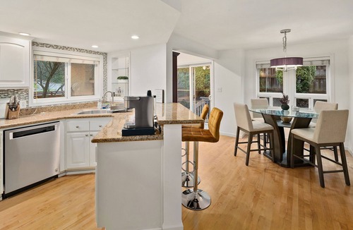 Magnolia House | Perch - Magnolia Manor: Cozy 3bd Family Retreat
