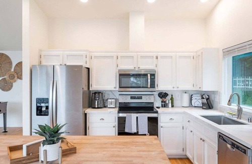 Oak Harbor House | Perch - Seascape Summit: Oceanview 3BR/3BA, dog friendly, Quiet & Private!