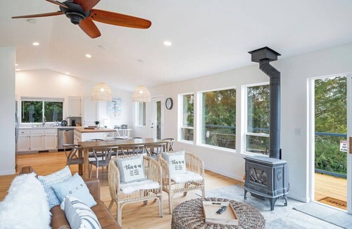 Oak Harbor House | Perch - Seascape Summit: Oceanview 3BR/3BA, dog friendly, Quiet & Private!