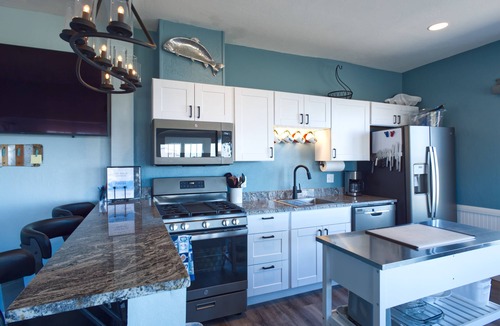 Newport House | Perched at the gateway to Nye Beach, enjoy the beauty of the Pacific!