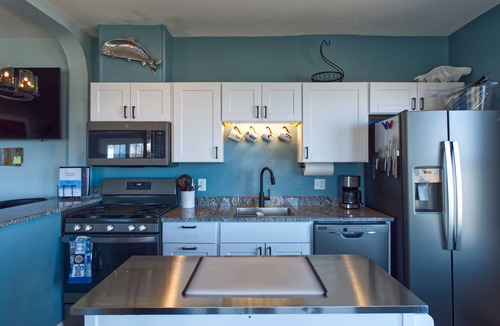 Newport House | Perched at the gateway to Nye Beach, enjoy the beauty of the Pacific!