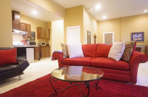 Puyallup House | Perfect 1Br Near Puyallup. Pool Table and Peaceful Yard