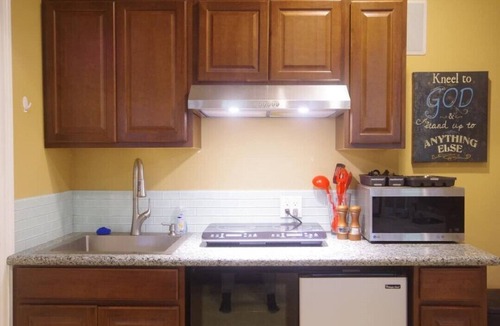 Puyallup House | Perfect 1Br Near Puyallup. Pool Table and Peaceful Yard